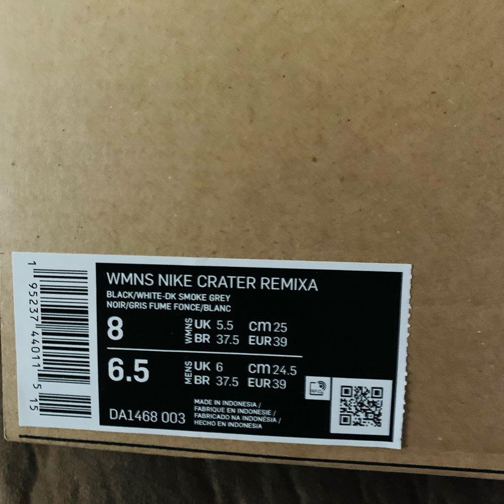 NWT- size 8 Womens; Nike Shoes- never worn, still in the box